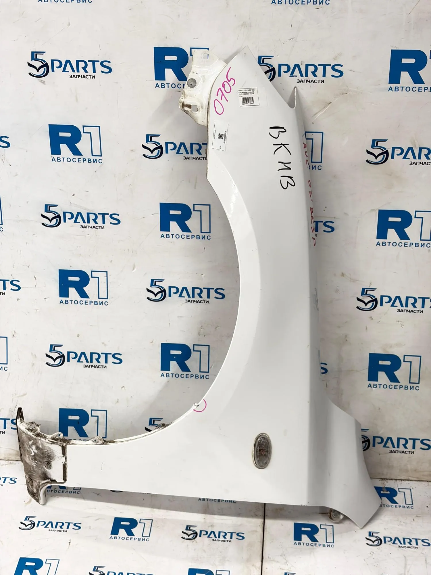 Крыло переднее левое M3 (BK) HB 2003-2009