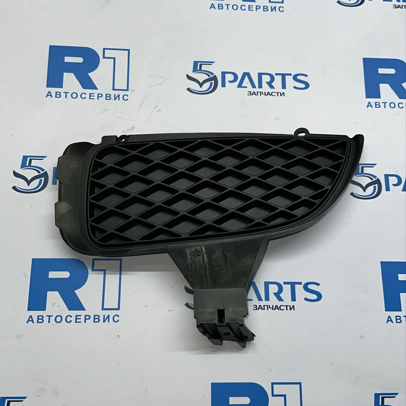 Рамка ПТФ левая  MPV (LW) 1999-2008