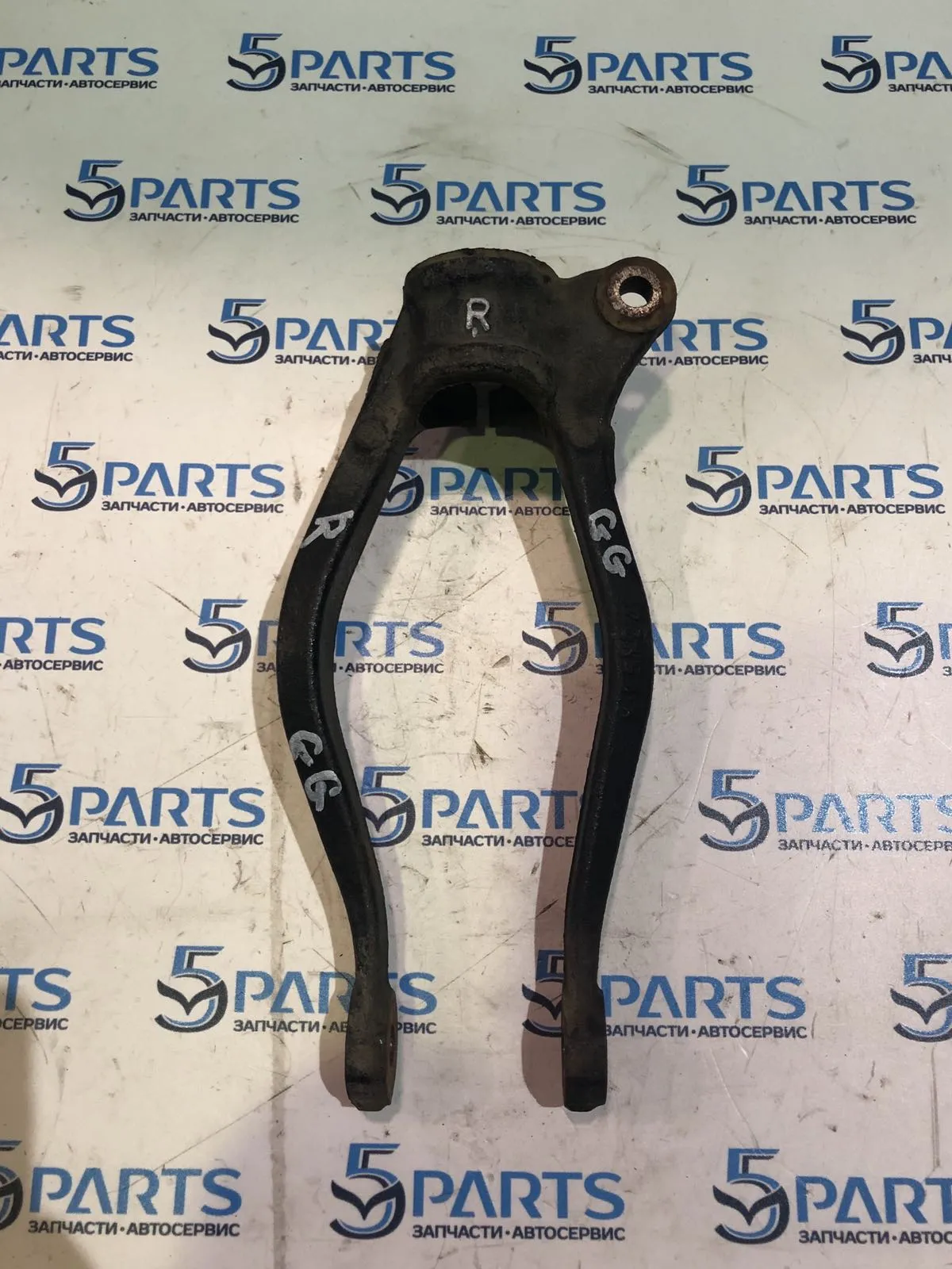 Вилка амортизатора переднего правого M6 (GG) 2002-2007