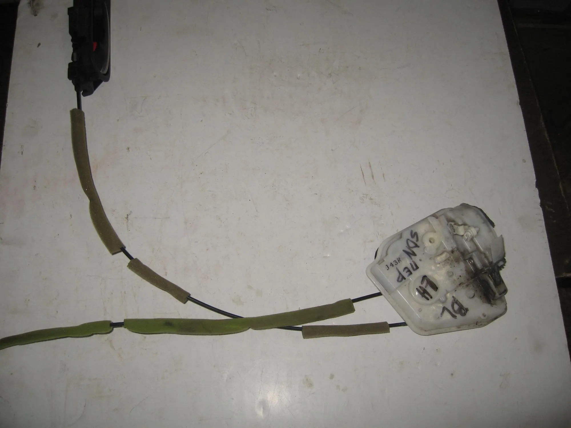 Замок двери передней левой M3 (BL) 2009-2012