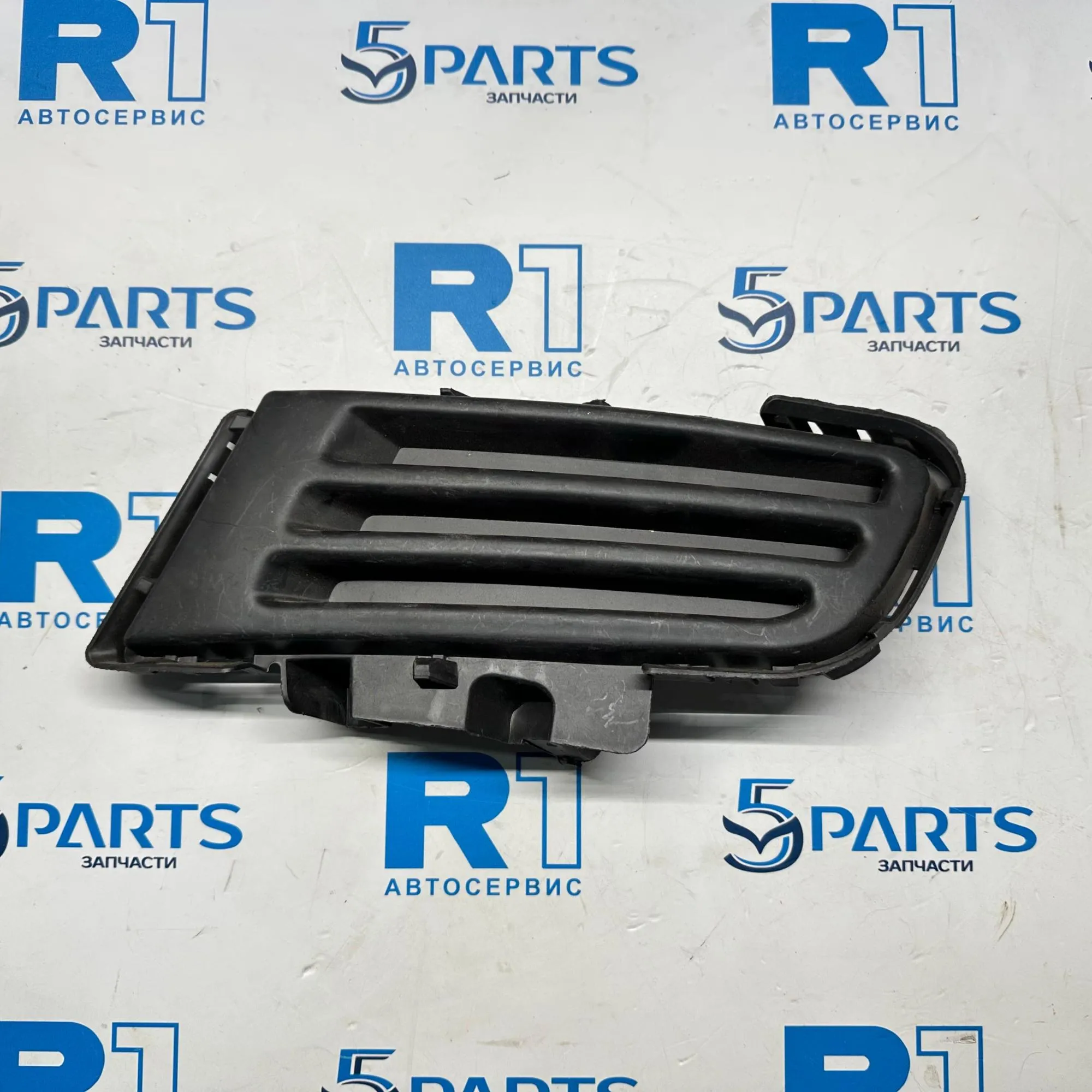 Заглушка ПТФ левой M3 (BK) SDN 2007-2009 SPORT