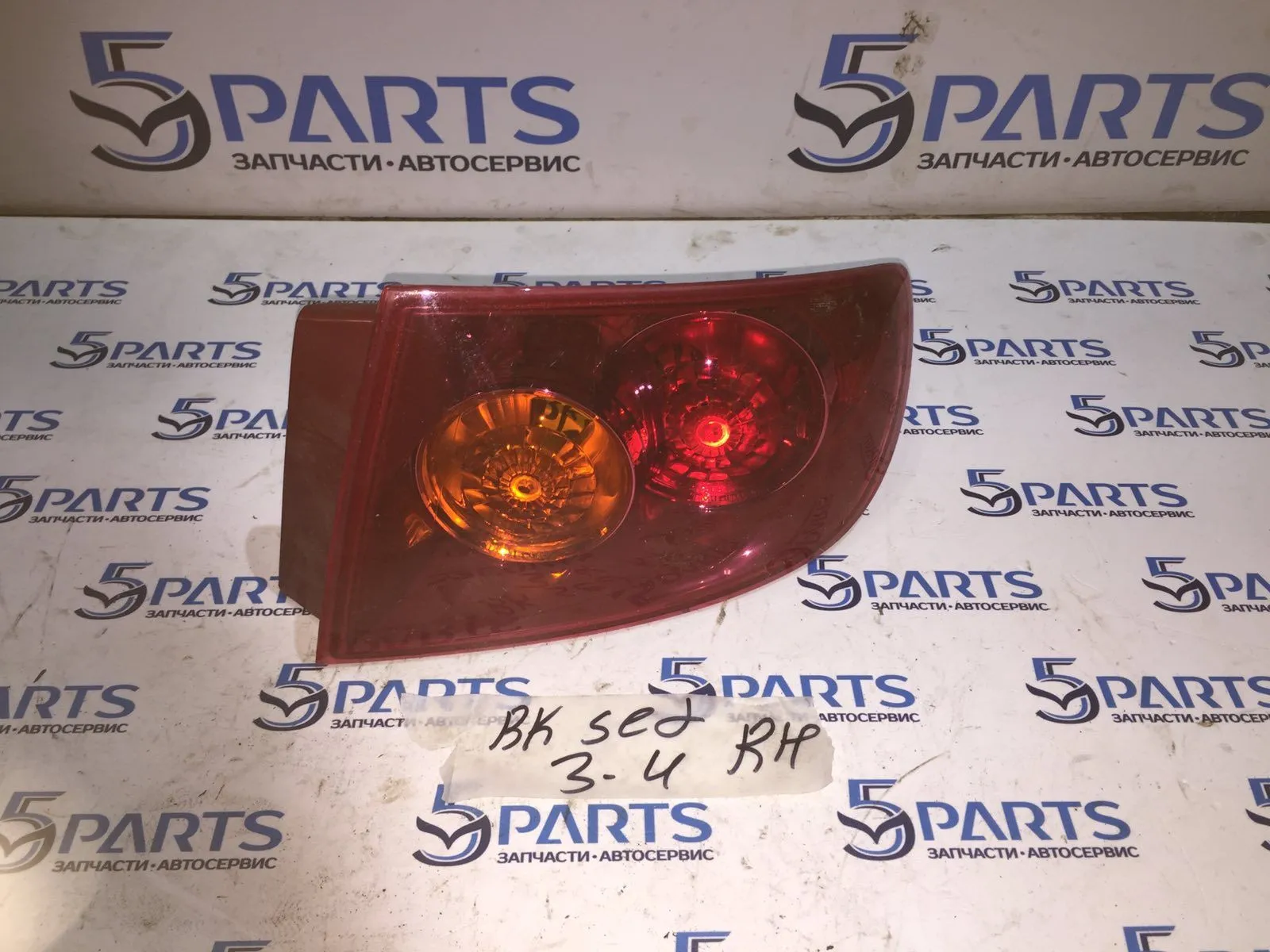 Фонарь внешний правый M3 (BK) SDN 2003-2004