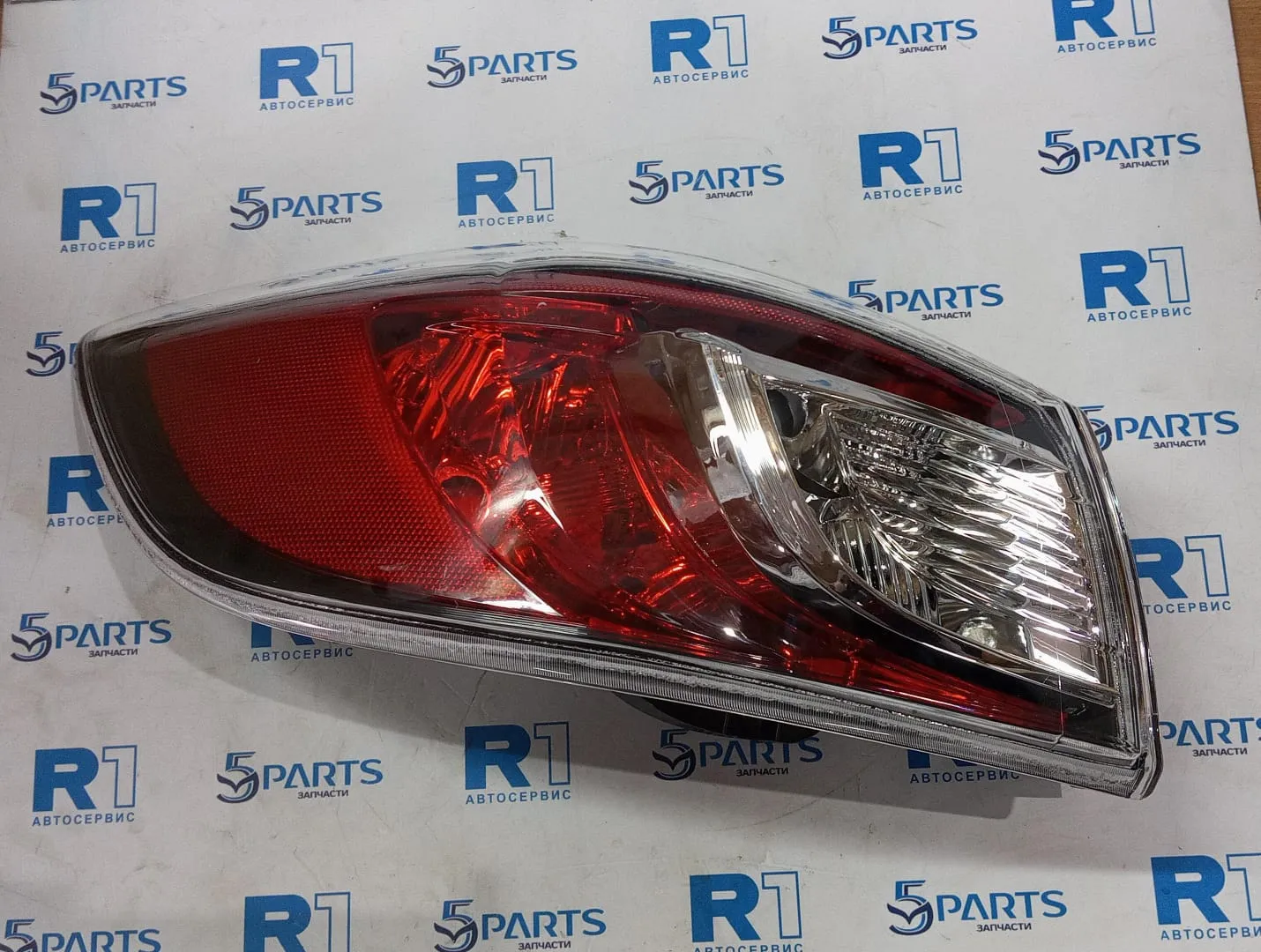 Фонарь внешний левый M3 (BL) SDN 2009-2012