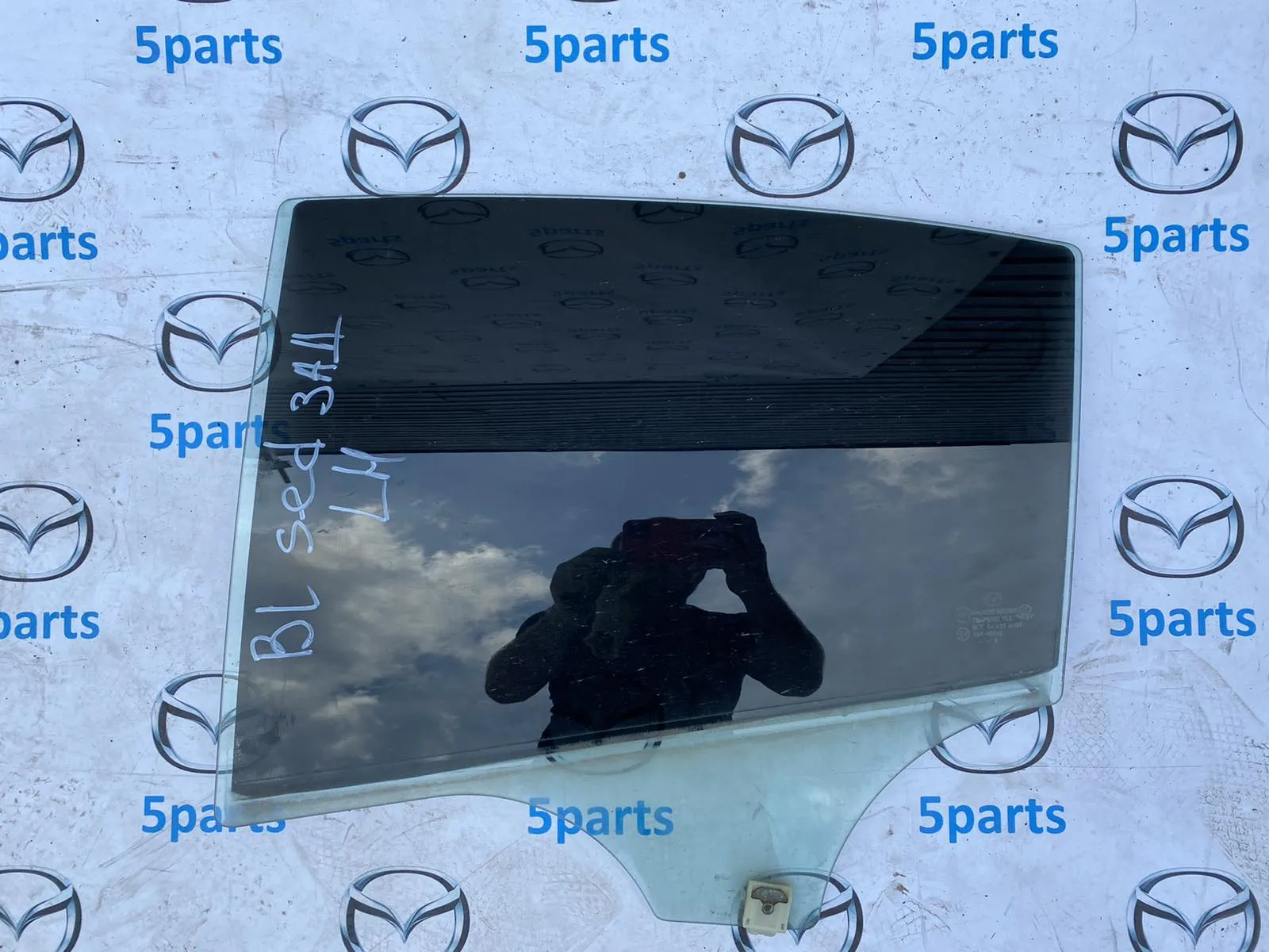 Стекло двери задней левой M3 (BL) SDN 2009-2012