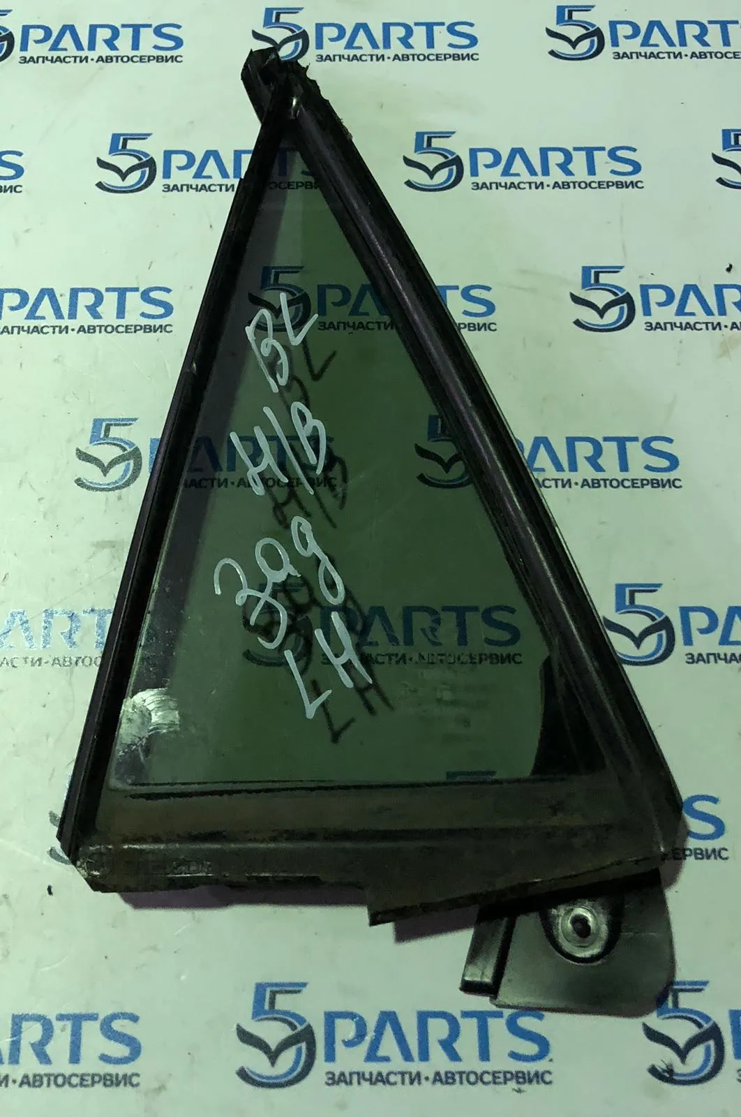 Стекло двери задней левой (форточка) M3 (BL) HB 2009-2012