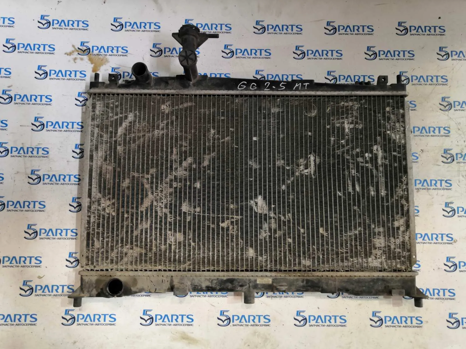 Радиатор охлаждения M6 (GG) 2002-2005 МТ