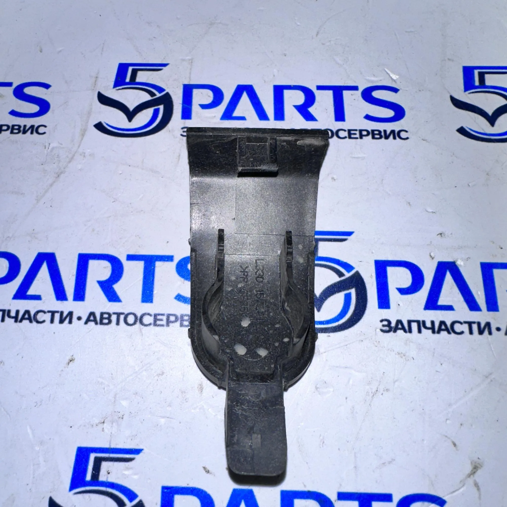 Кронштейн радиатора верхний M2, M6, CX-7