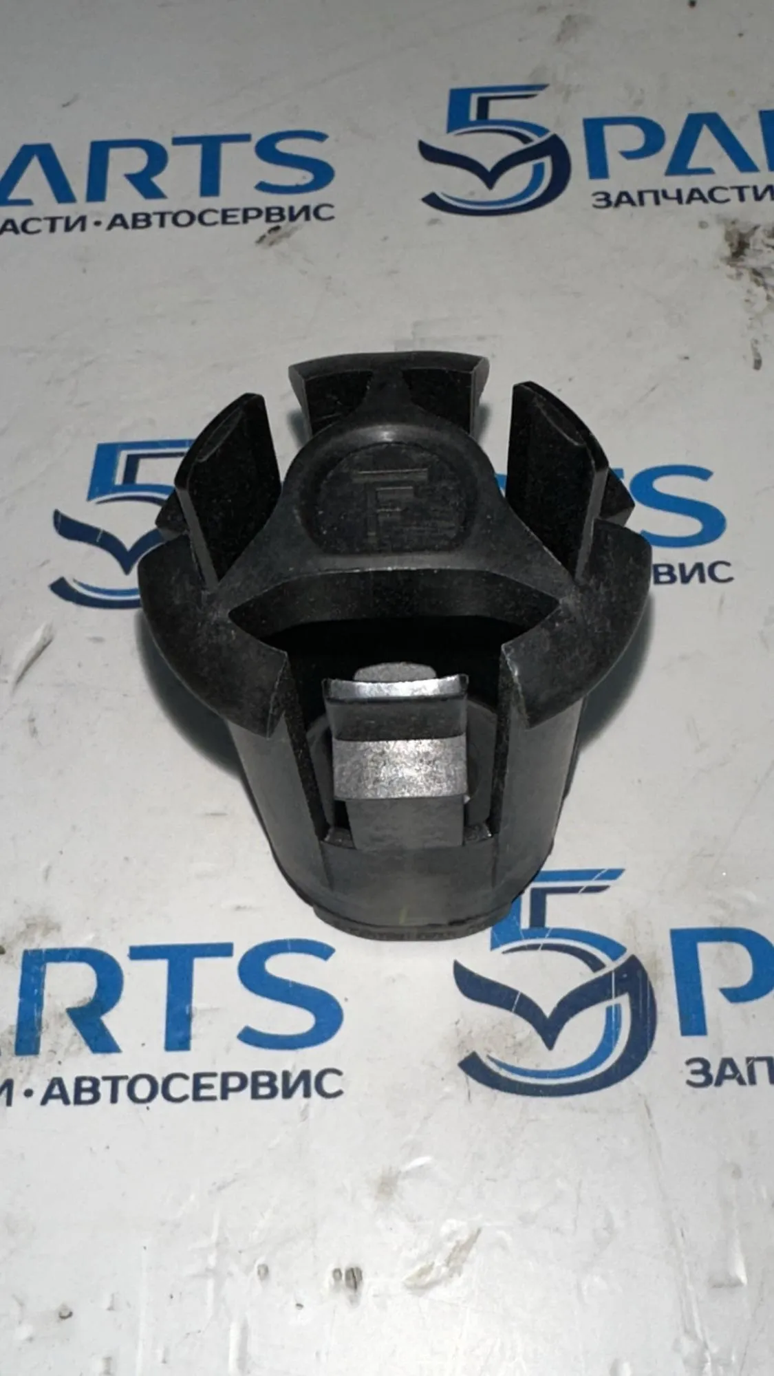 Кронштейн радиатора M3 (BK) 2003-2009