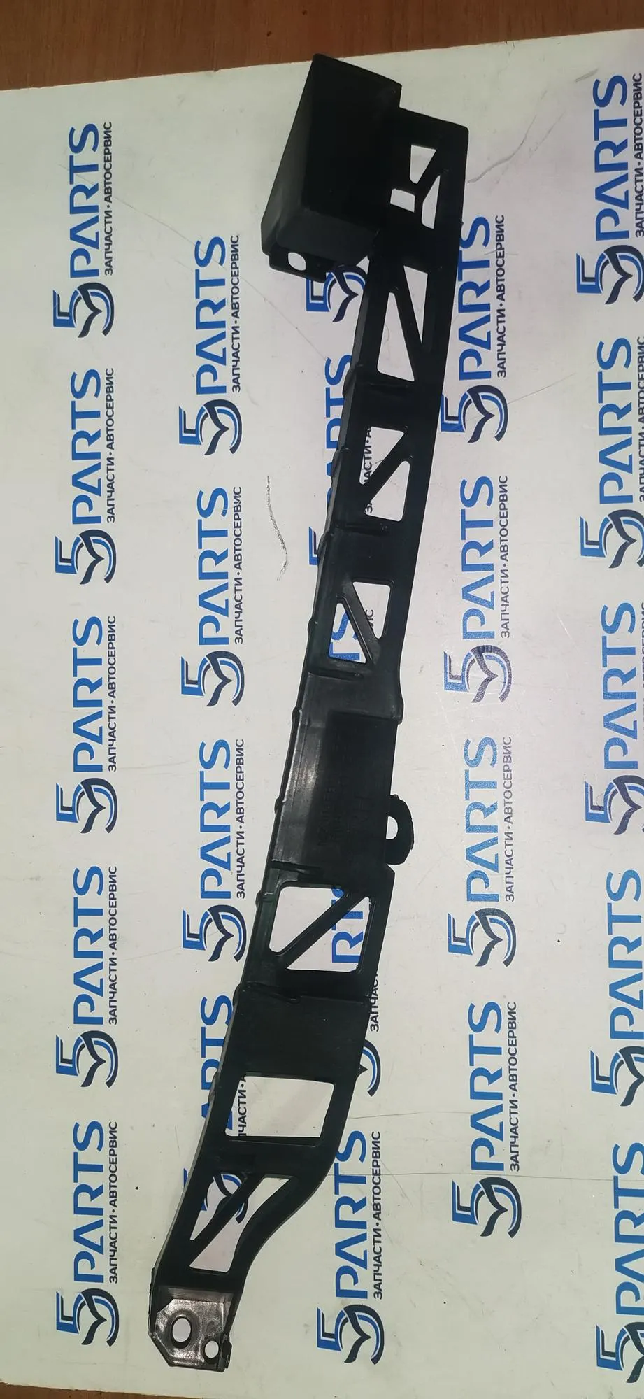 Кронштейн фары правой M3 (BK) SDN 2003-2009