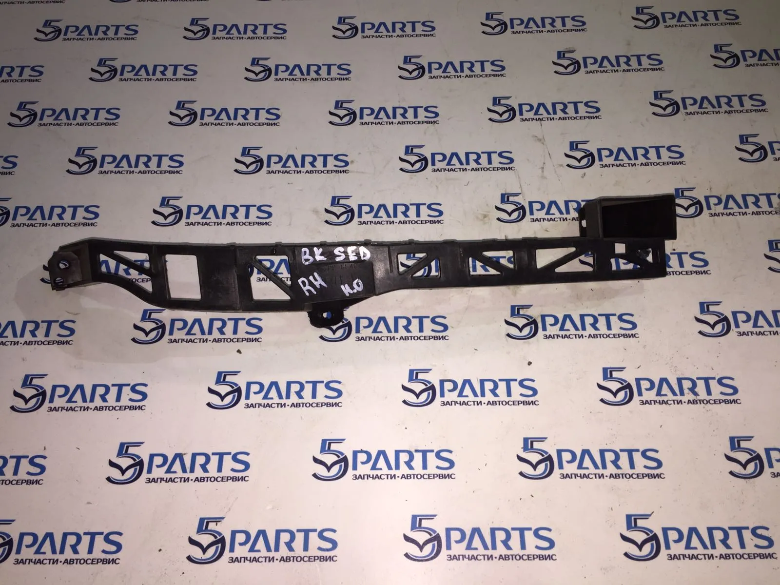 Кронштейн фары правой M3 (BK) SDN 2003-2009