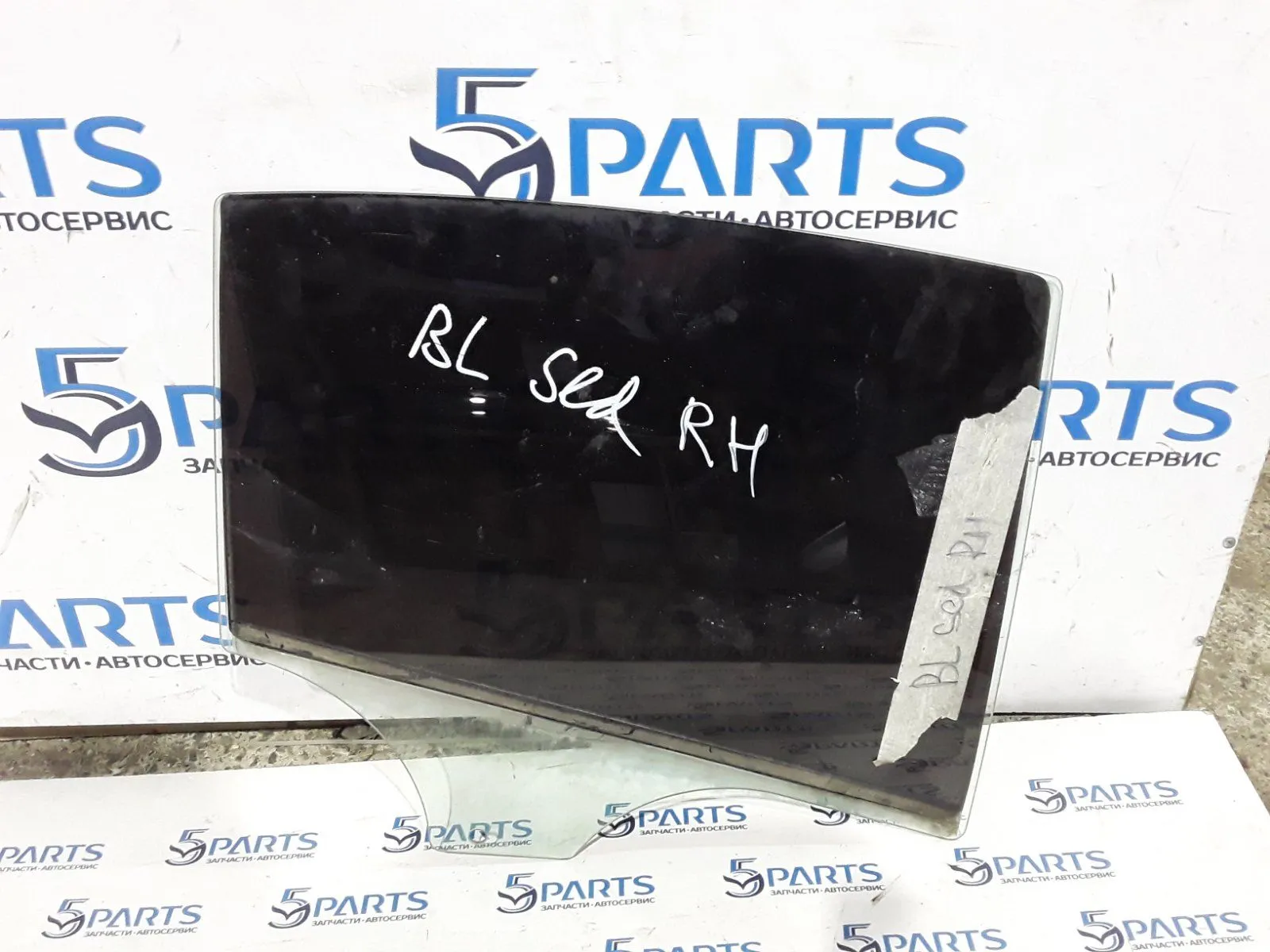 Стекло двери задней правой M3 (BK) SDN 2003-2009