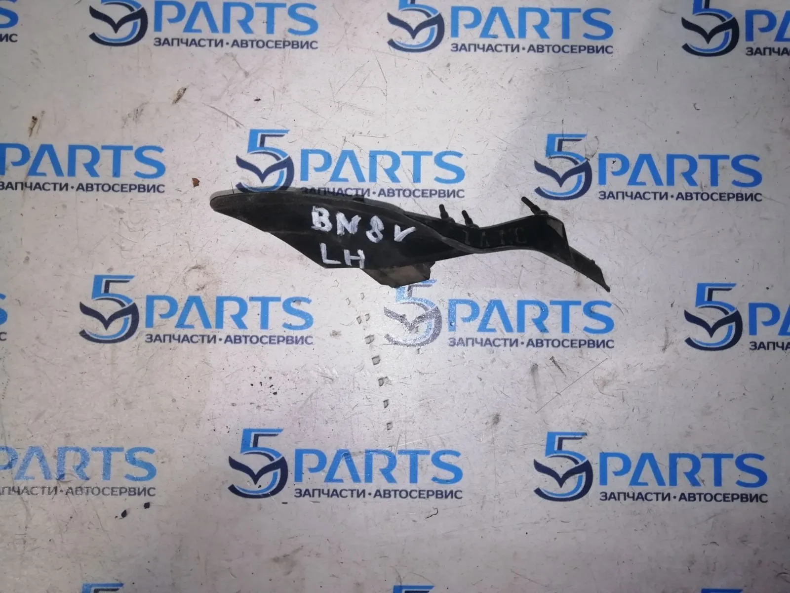 Накладка жабо левая M3 (BK) SDN 2003-2009