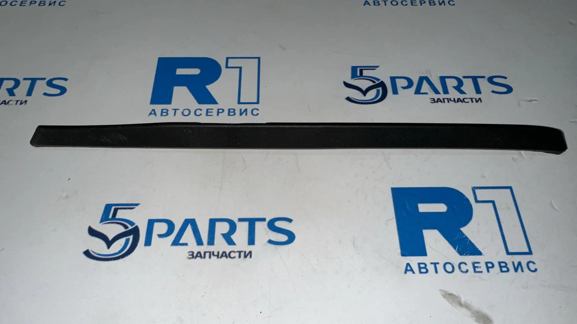 Уплотнитель накладки решетки радиатора правый M6 (GL) 2018-2022