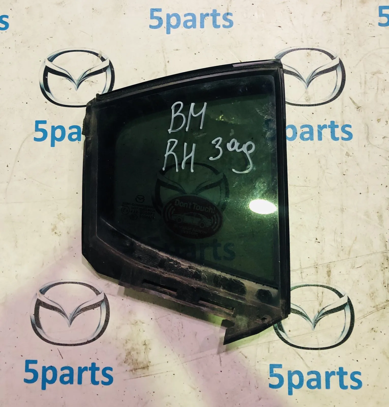 Стекло двери задней правой (форточка) M3 (BM, BN)  2013-2019