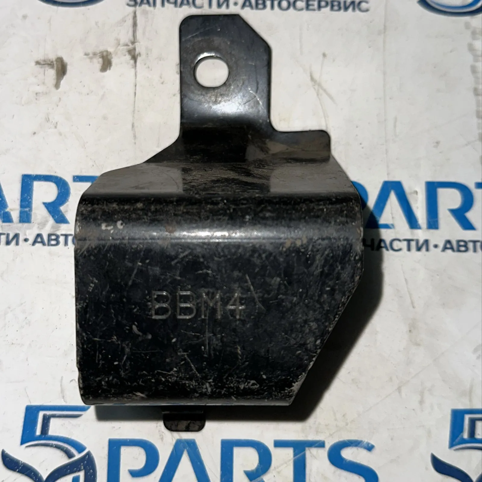 Кожух кронштейна замка капота M3 (BL) 2009-2013