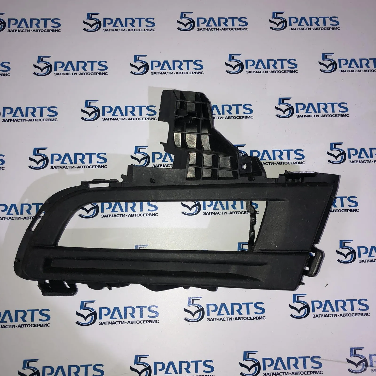 Рамка ПТФ левой M3 (BK) SDN 2006-2009 SPORT