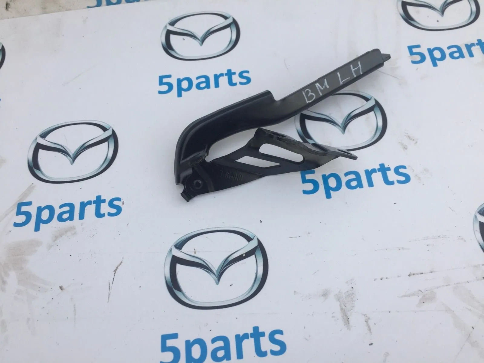 Петля капота правая M3 (BM) 2013-2016