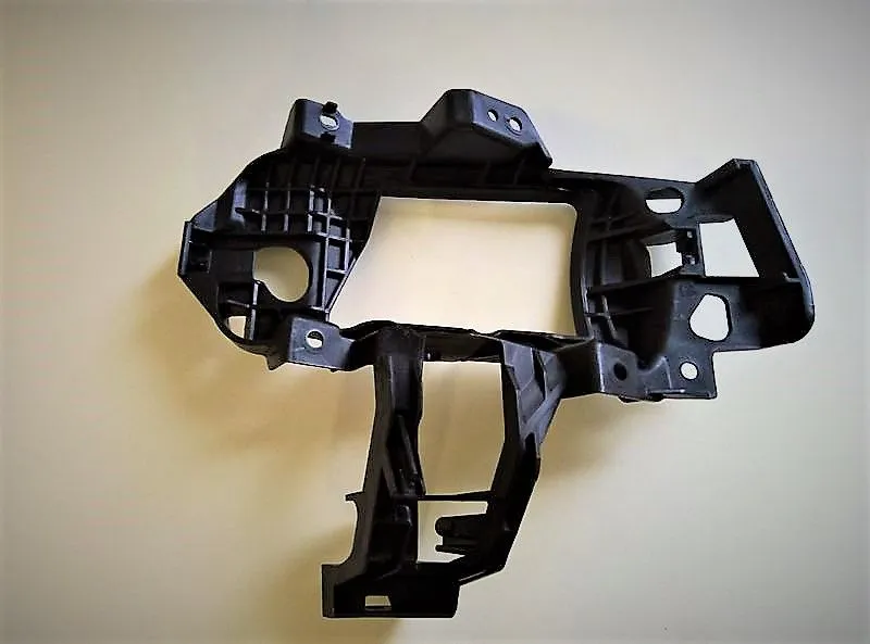 Кронштейн ПТФ правой M3 (BK) HB 2006-2009 SPORT