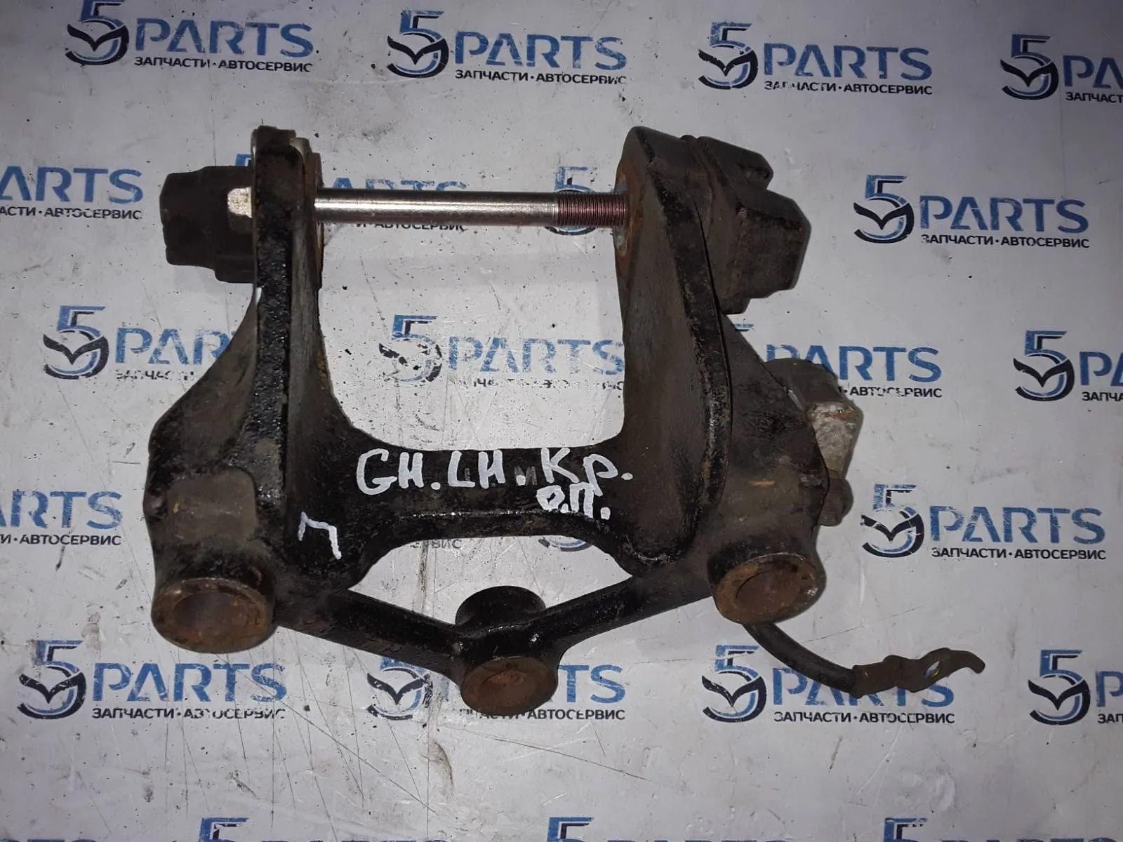 Кронштейн опоры двигателя левой M6 (GH) 2007-2012