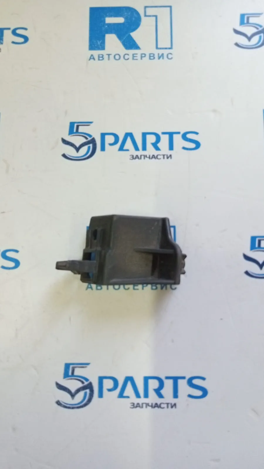 Кронштейн повторителя поворота правый (BM) 2013-2017