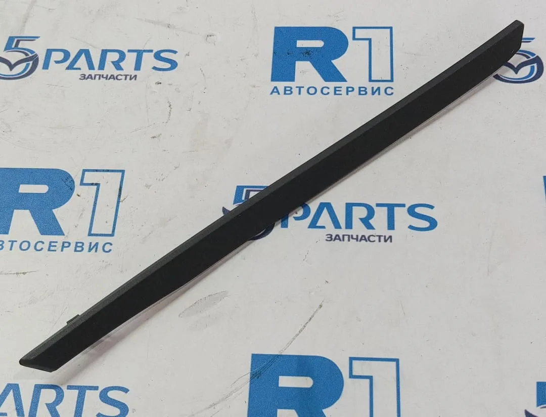 Уплотнитель накладки решетки радиатора левый M6 (GL) 2018-2022