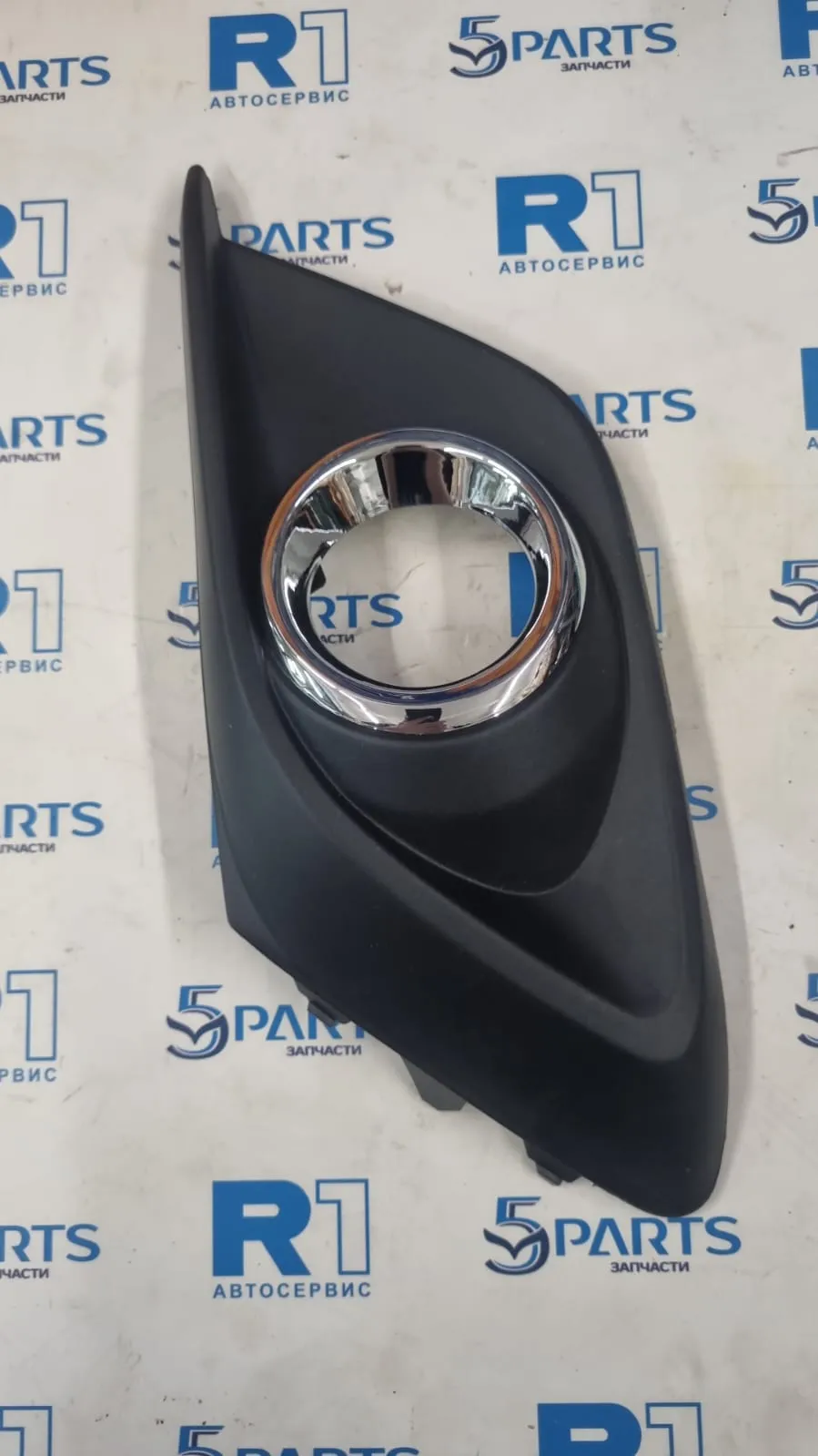 Рамка ПТФ правой M3 (BM) 2014-2016 с хром кольцом