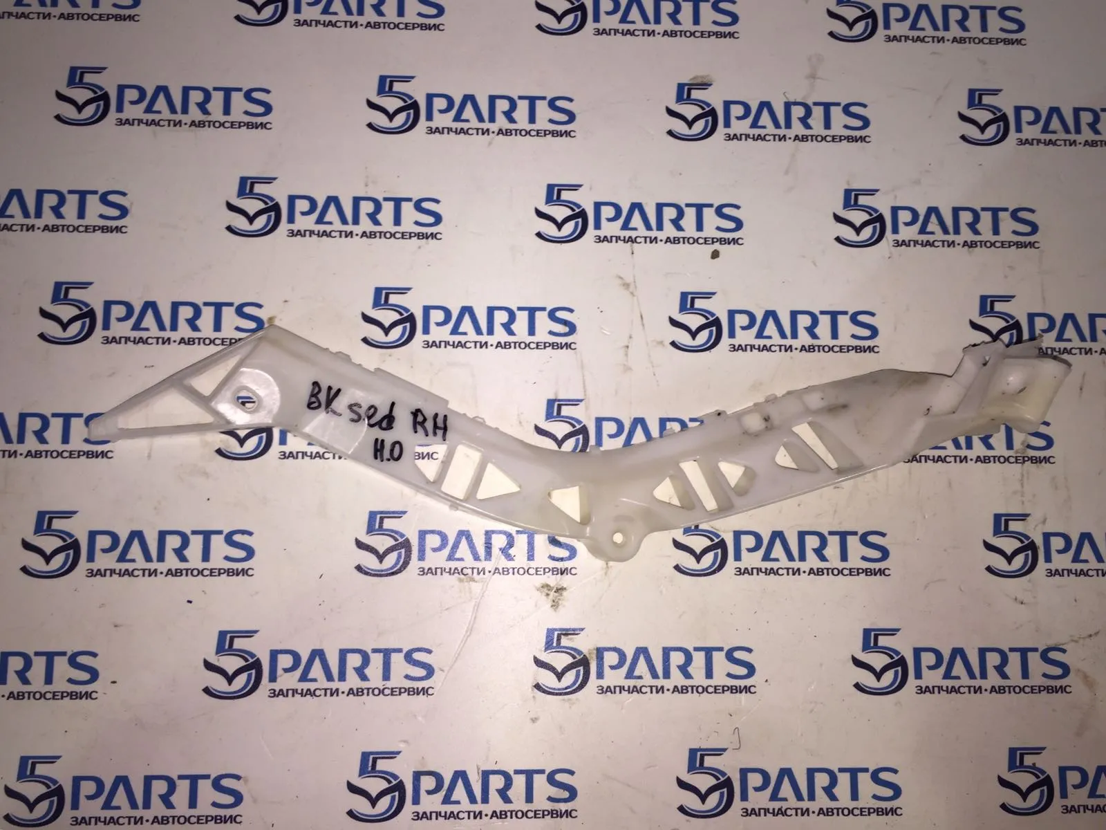 Кронштейн бампера заднего правый M3 (BK) SDN 2003-2009