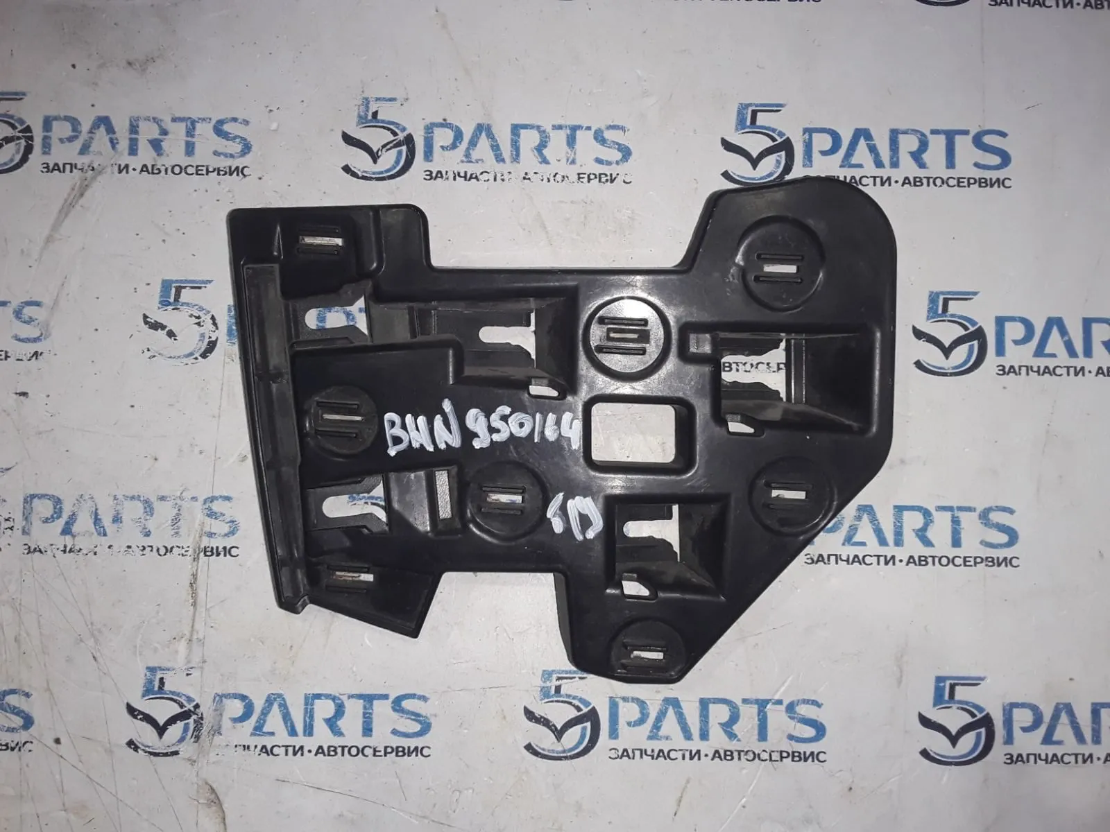 Кронштейн решетки радиатора левый M3 (BM)  2013-2017