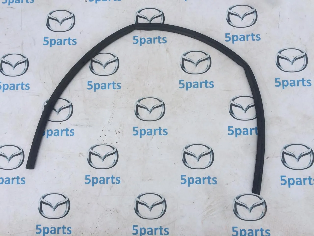 Уплотнитель капота M3 (BK) HB, SDN 2003-2009