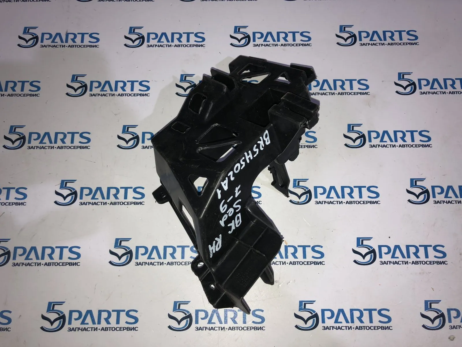 Кронштейн бампера центральный правый M3 (BK) SDN 2003-2009