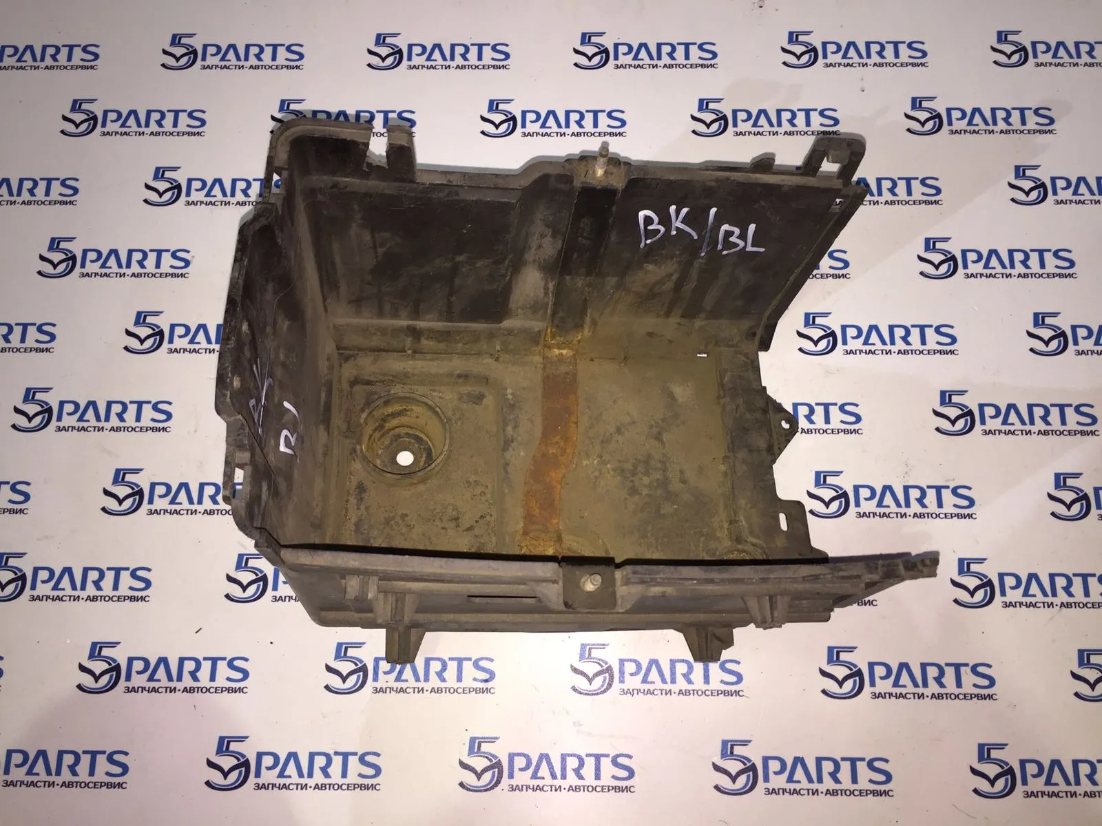 Короб аккумулятора M3 (BK,BL) 2003-2012