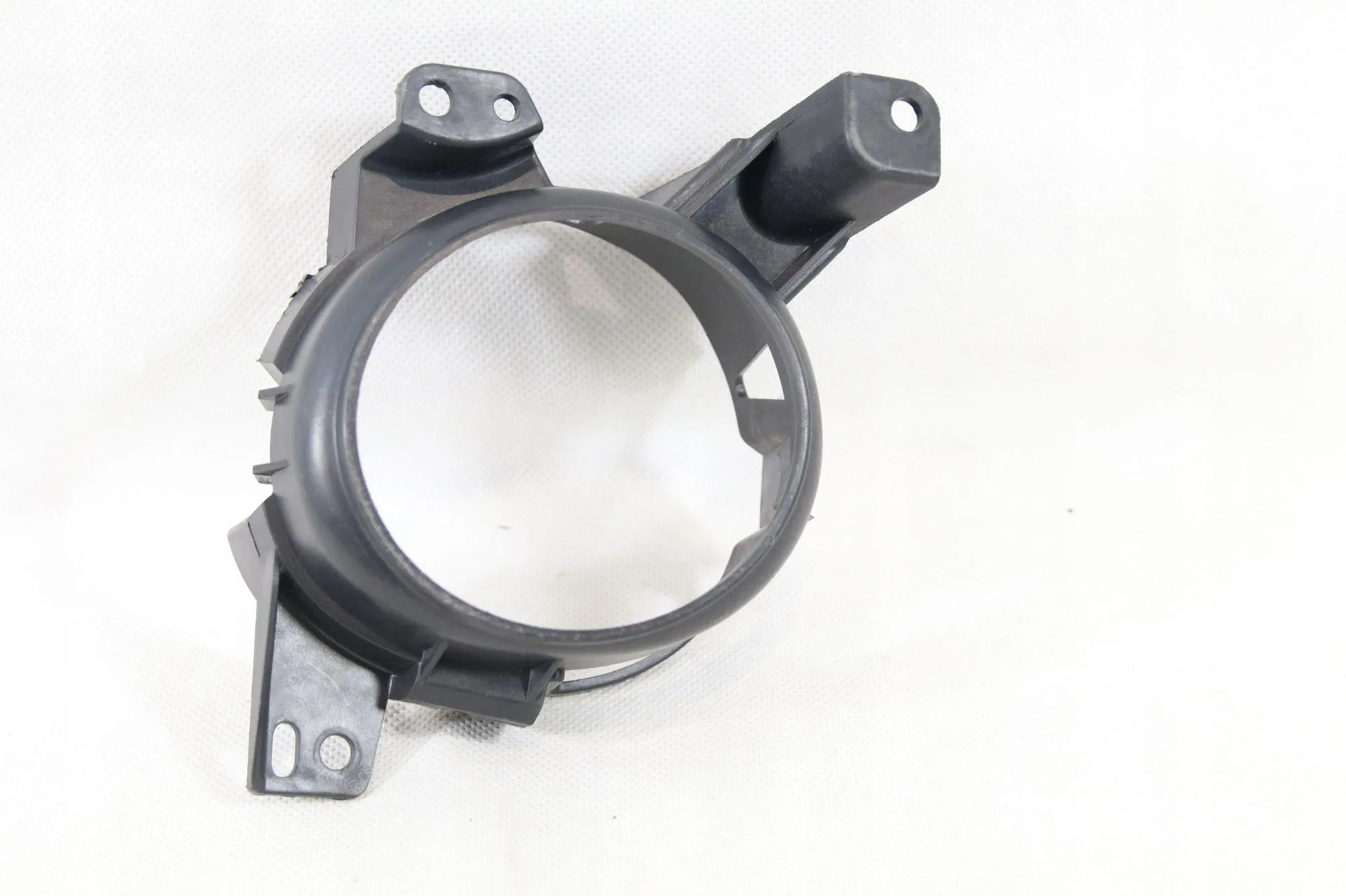 Кронштейн ПТФ правой M6 (GJ) 2012-2017