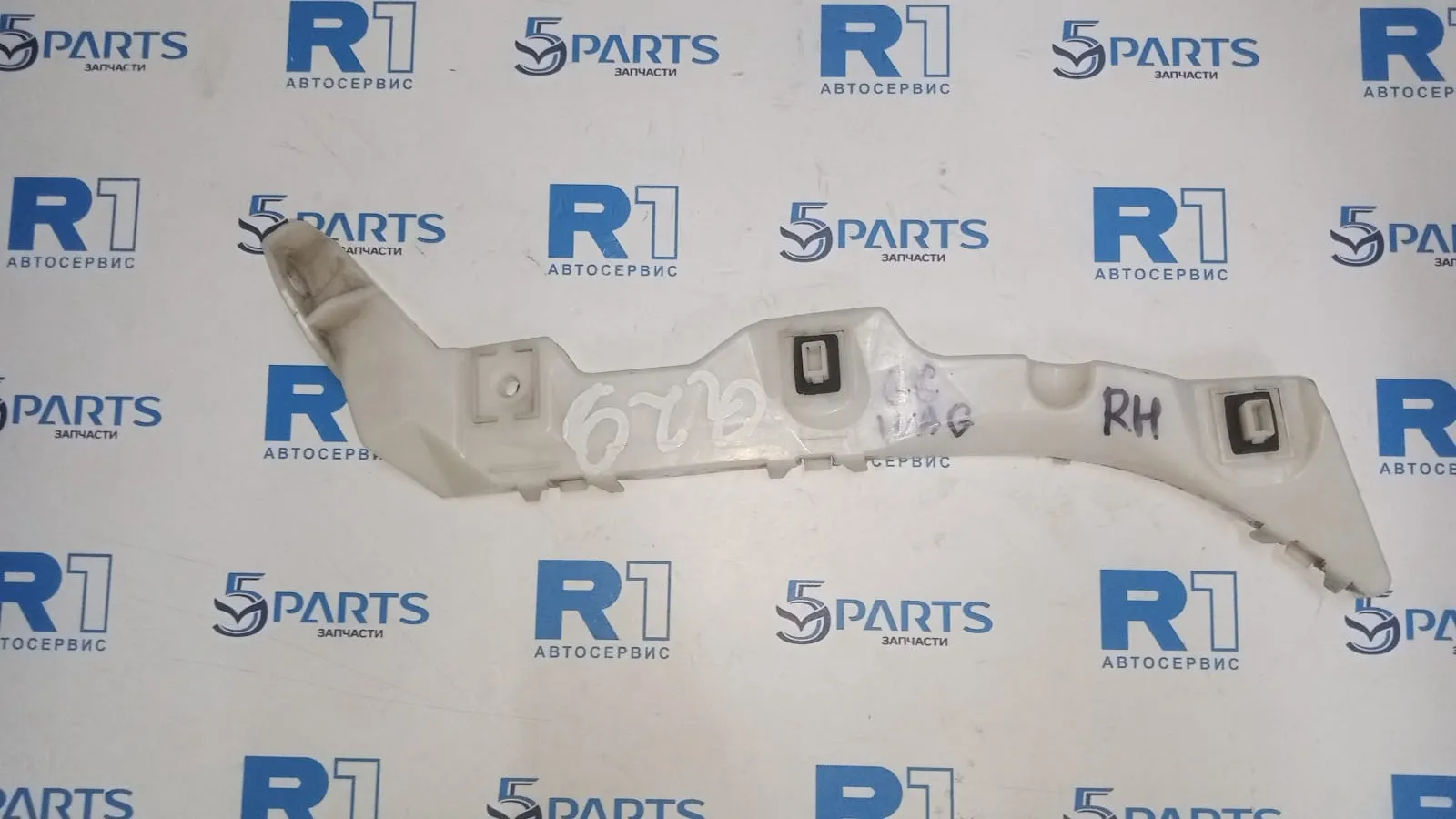 Кронштейн бампера заднего правый M6 (GG) WGN 2002-2007