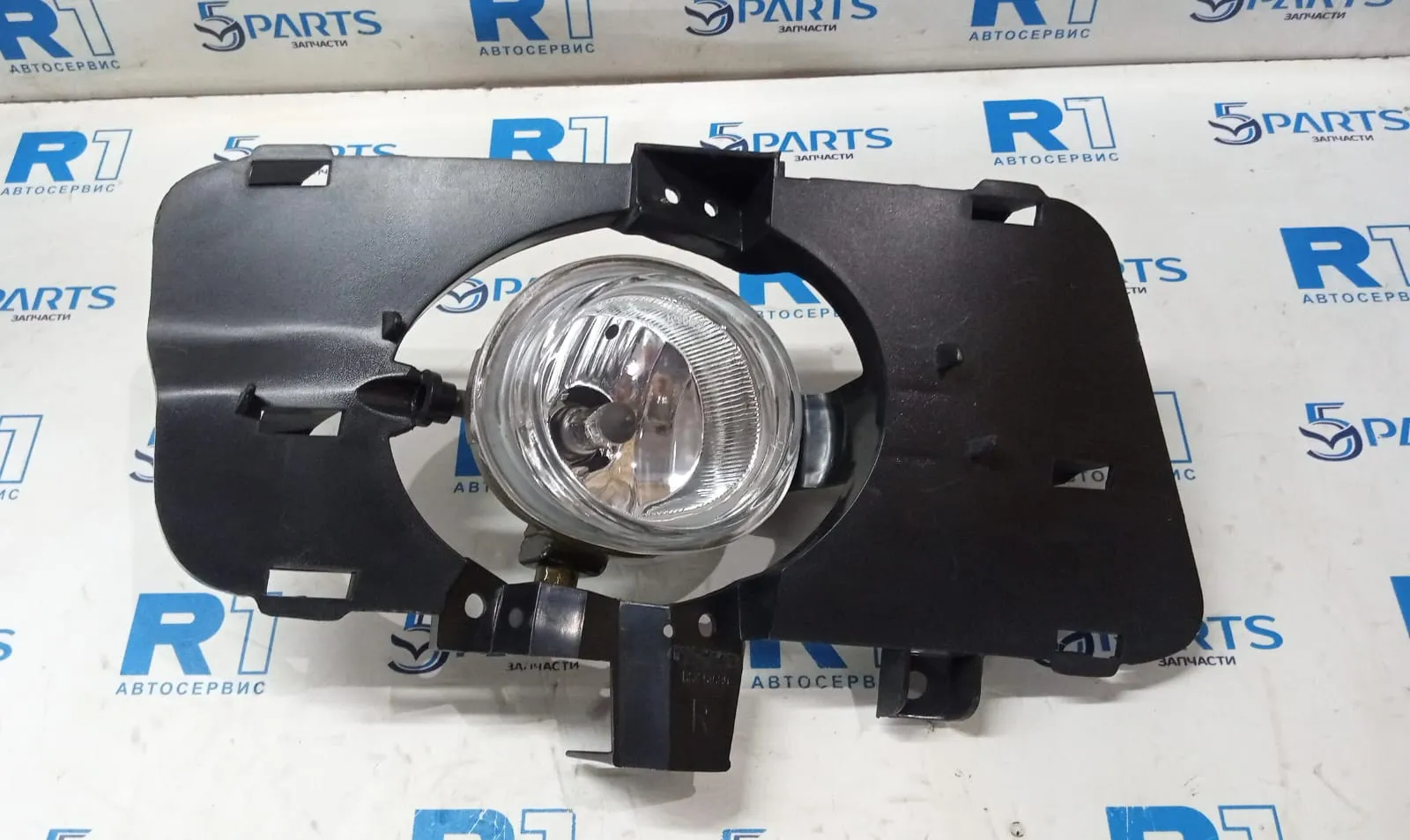 Фара противотуманная правая M3 (BK) SDN 2002-2006 SPORT