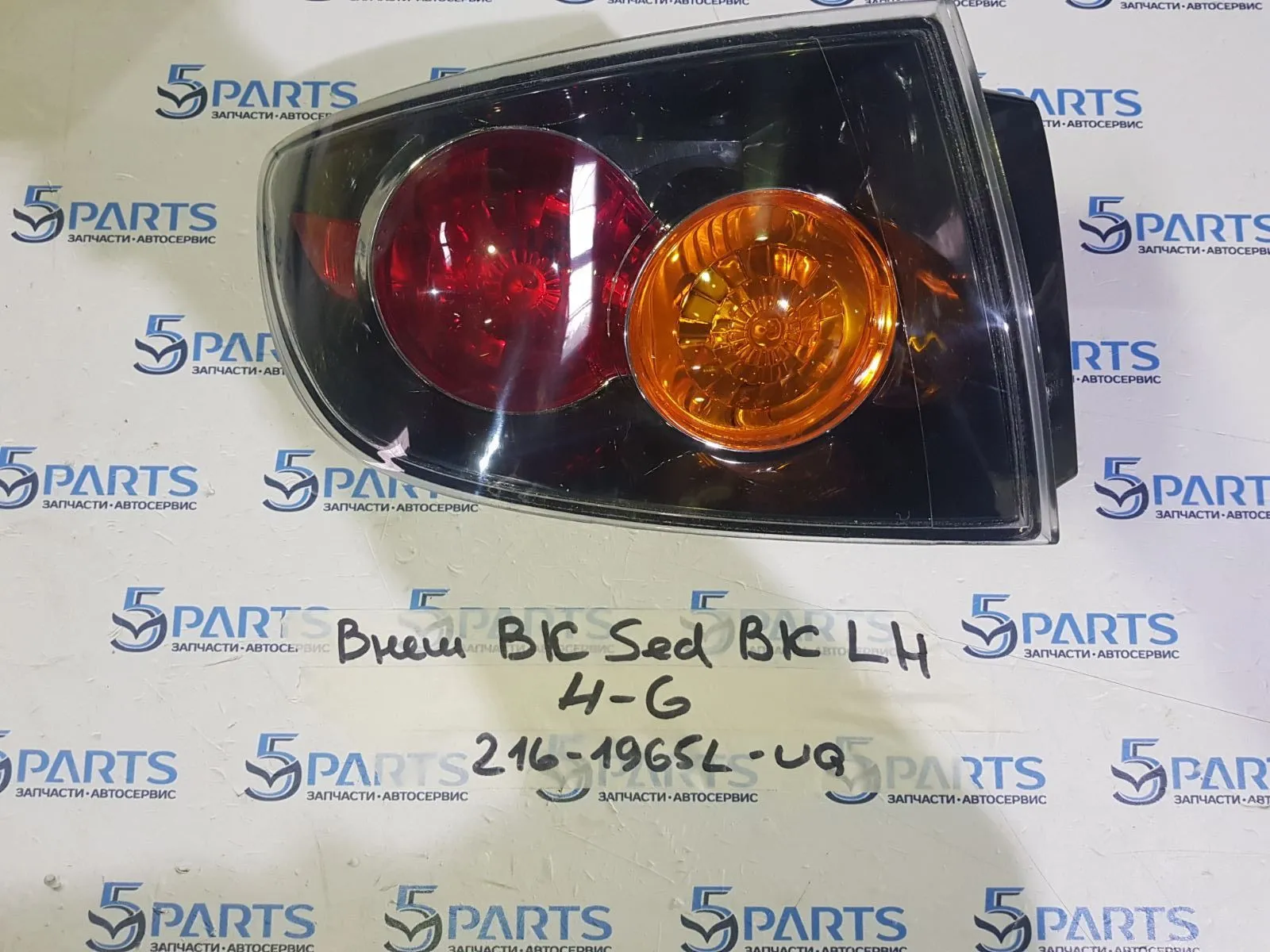 Фонарь внешний левый M3 (BK) SDN 2004-2006