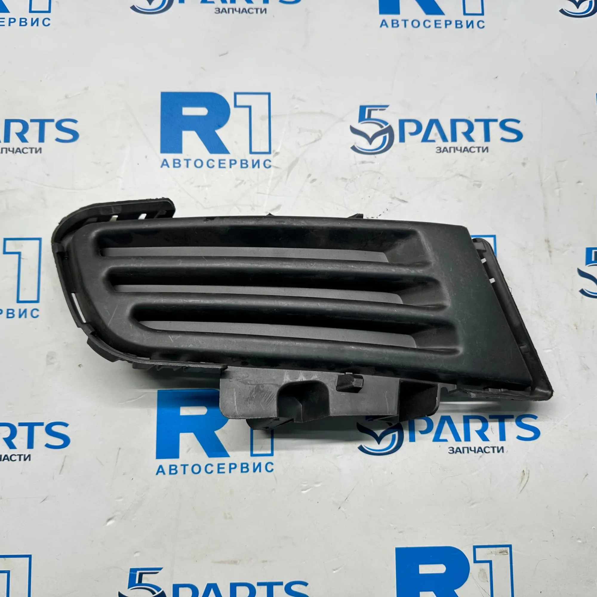 Заглушка ПТФ правой M3 (BK) SDN 2007-2009 SPORT