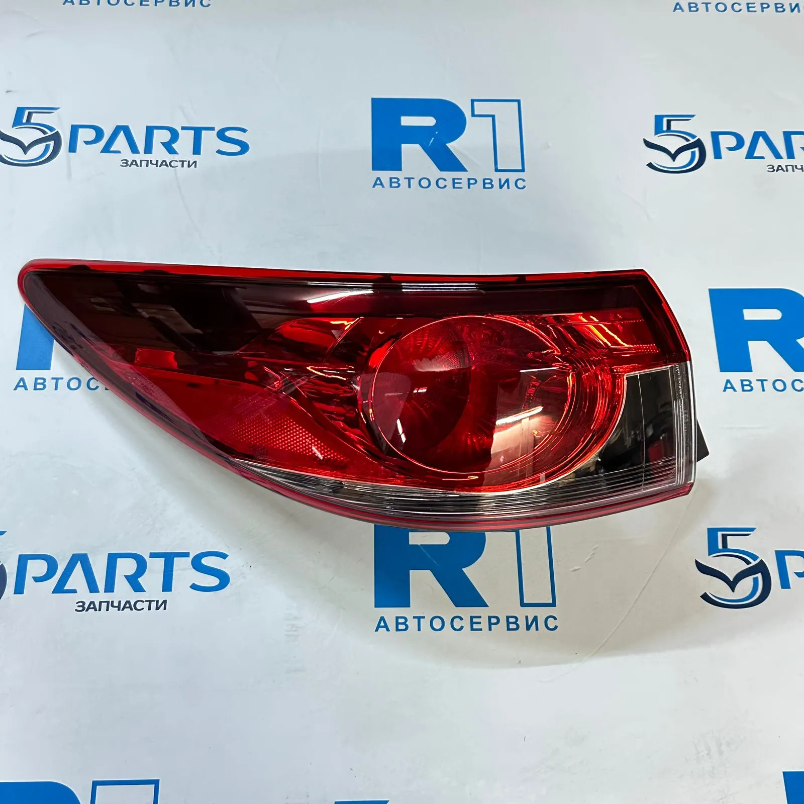 Фонарь внешний левый M6 (GJ) 2012-2015