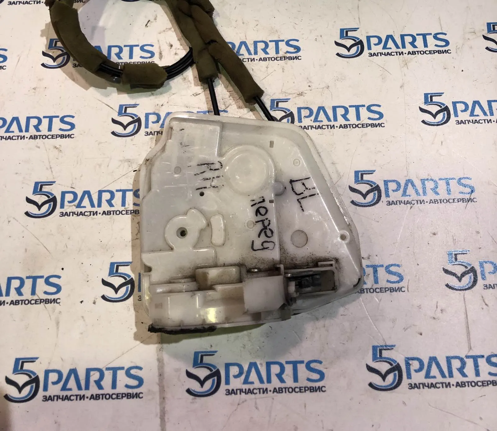 Замок двери передней правой M3 (BL) 2009-2012