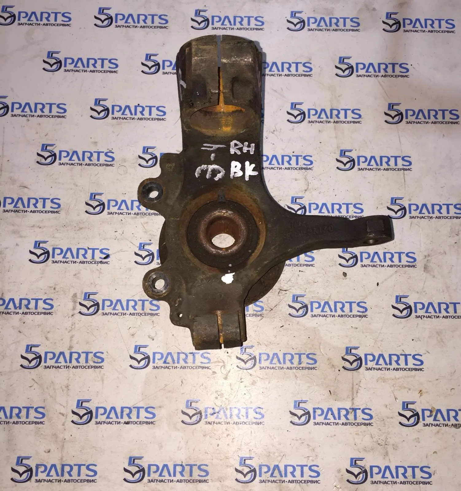 Кулак поворотный правый M3 (BK) 2003-2004