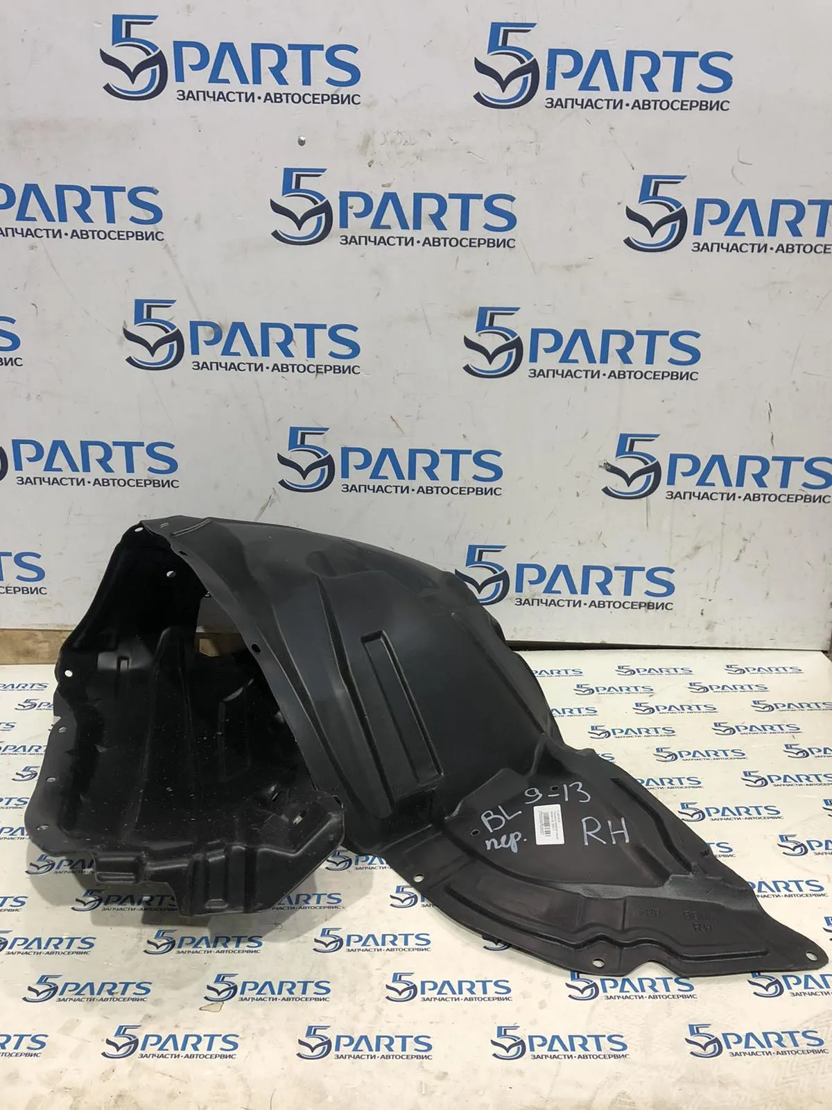 Подкрылок передний правый M3 (BL) 2009-2013