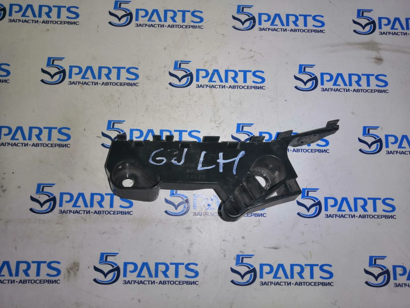 Кронштейн бампера переднего левый M6 (GJ) 2012-2022