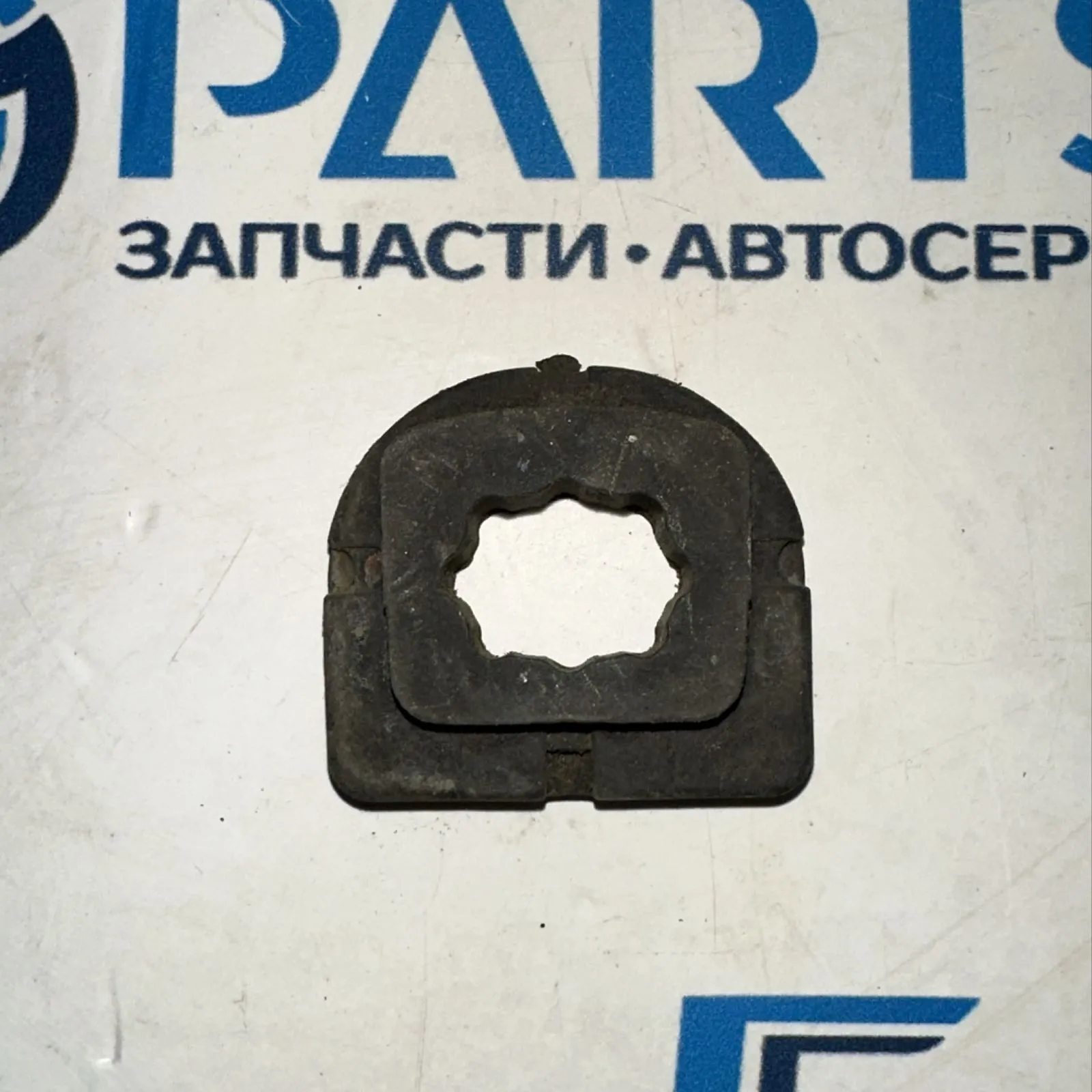 Опора радиатора верхняя M2, M3, M5, M6, CX-7, CX-9