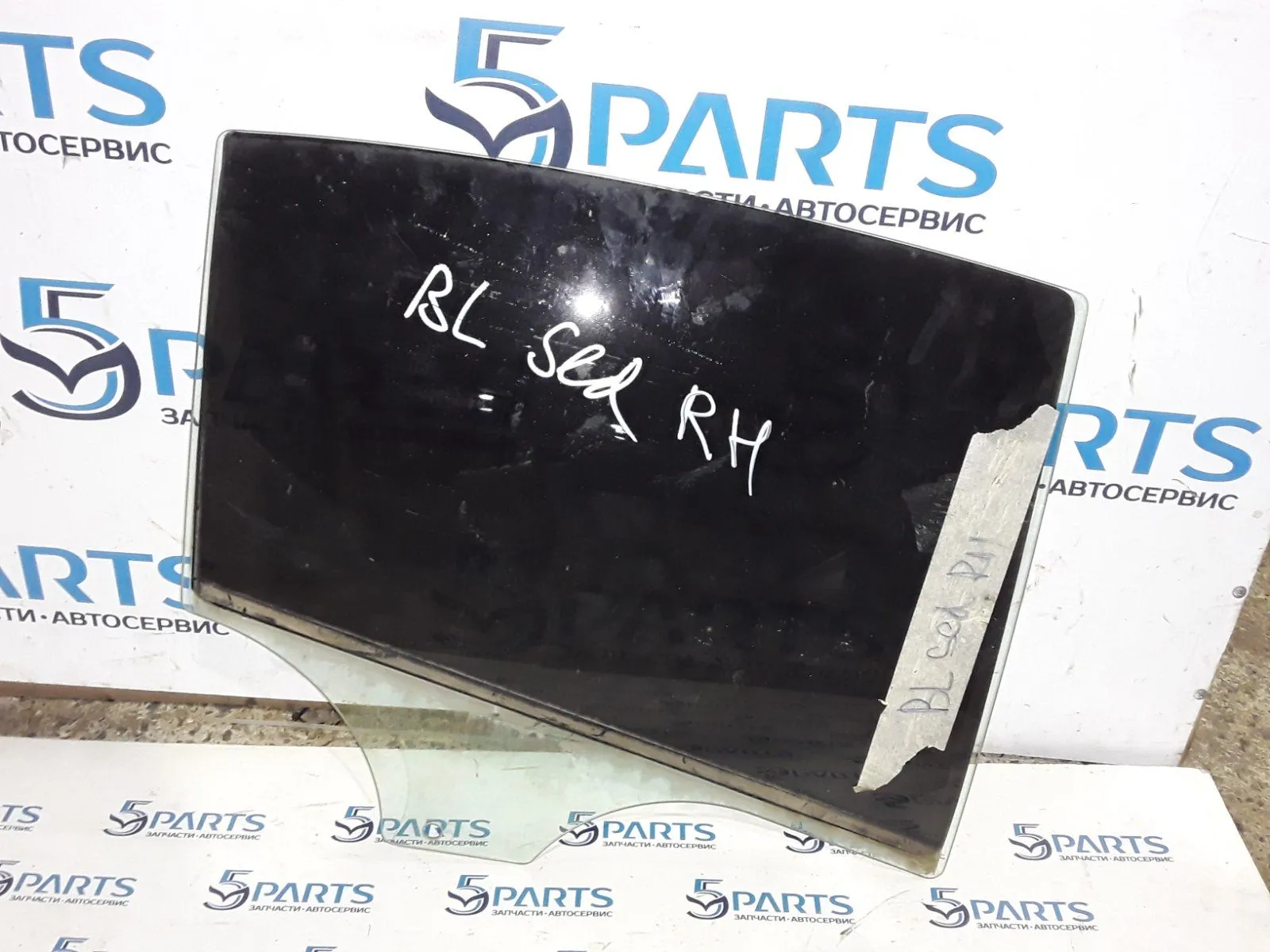 Стекло двери задней правой M3 (BL) SDN 2009-2012