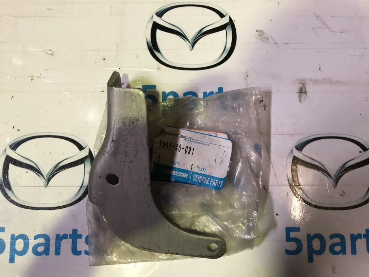 Кронштейн выхлопной трубы M3