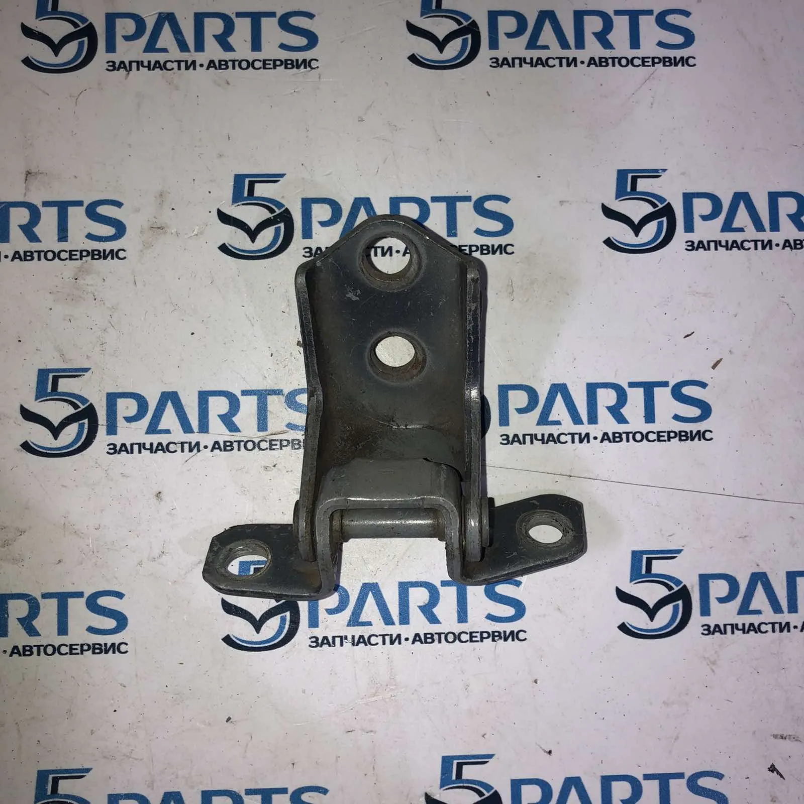 Петля передней двери M3, M5