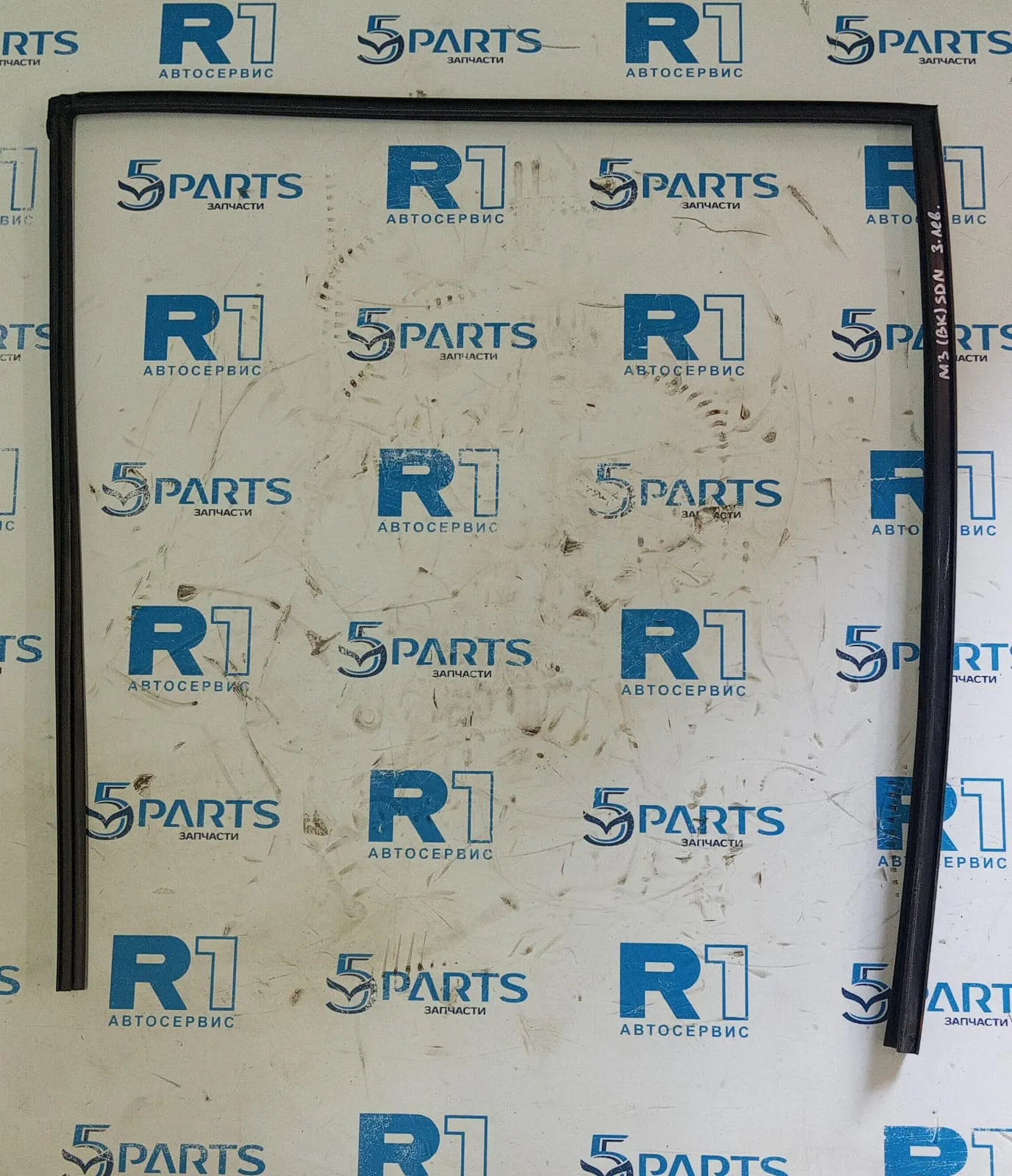 Уплотнитель двери задней левой M3 (BK) SDN 2004-2009