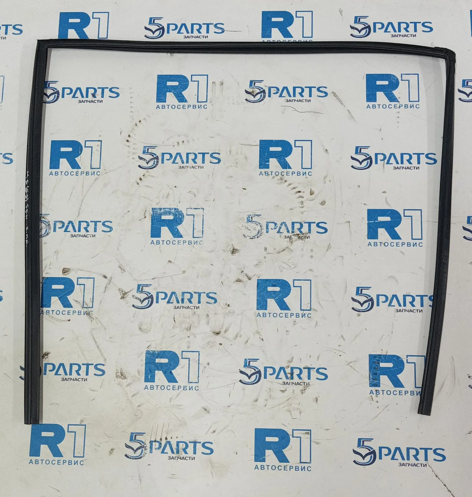 Уплотнитель двери задней правой M6 (GG) SDN 2002-2007