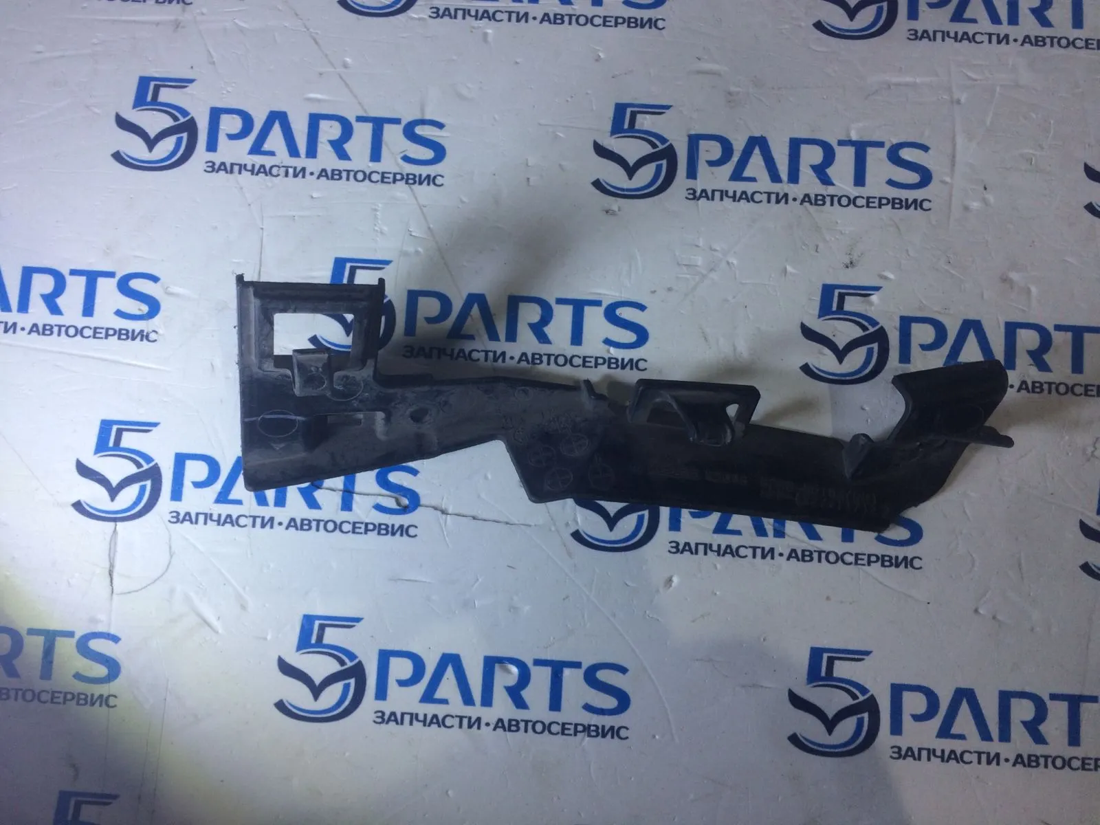 Кронштейн решетки радиатора левый M3 (BL) 2009-2012