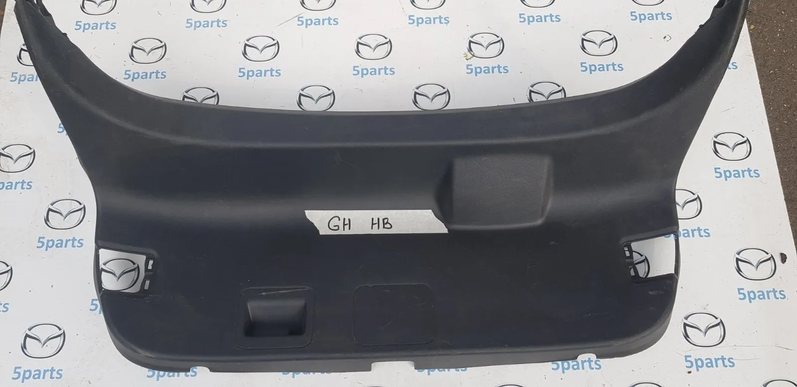 Обшивка крышки багажника M6 (GH) HB 2007-2012