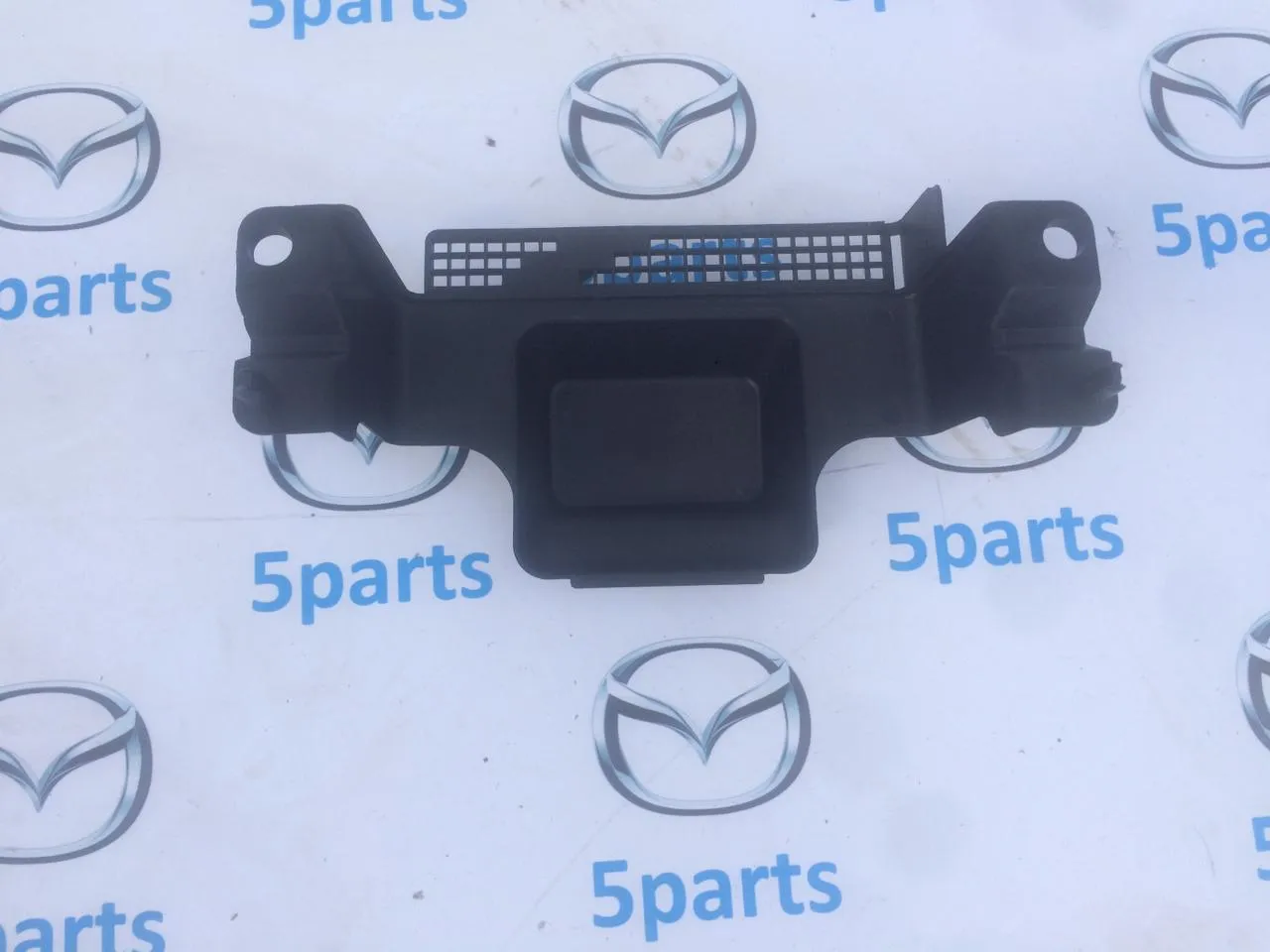 Пыльник замка капота M3 (BM, BN) 2013-2019